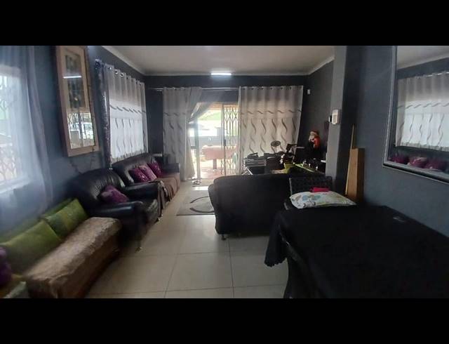 8 BEDROOM HOUSE FOR SALE IN MOORTON